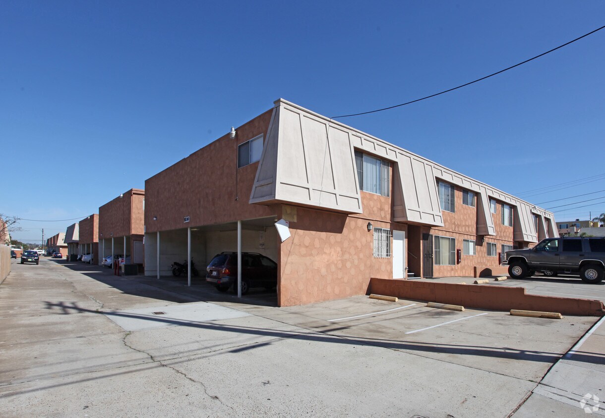 Golden Tree Apartments National City, CA