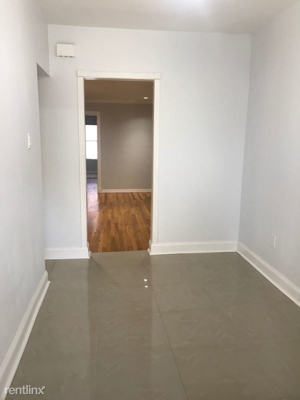 Building Photo - 3 br, 1 bath Apartment - 1965 Pilgrim Ave