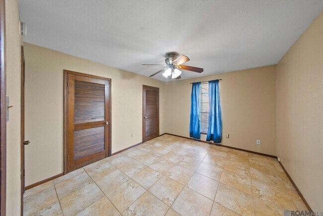 Foto del edificio - 2100 College Dr