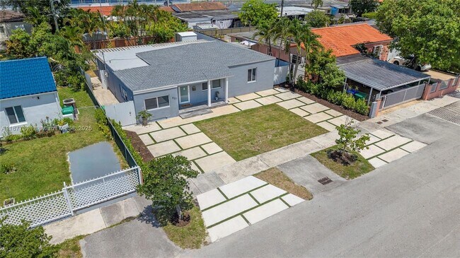 Foto del edificio - 921 NW 30th Ct