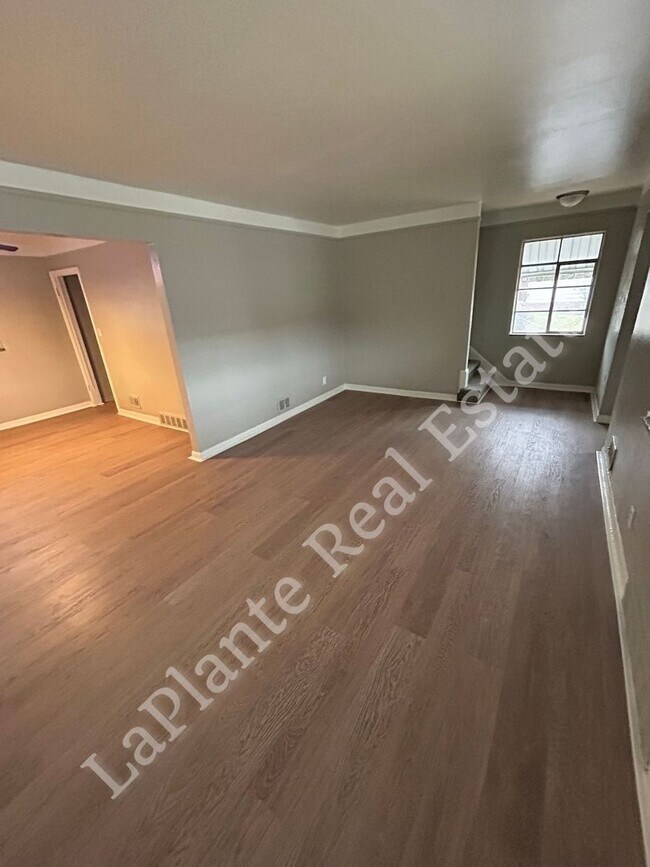 Foto del edificio - 1421 N Ravine Pkwy