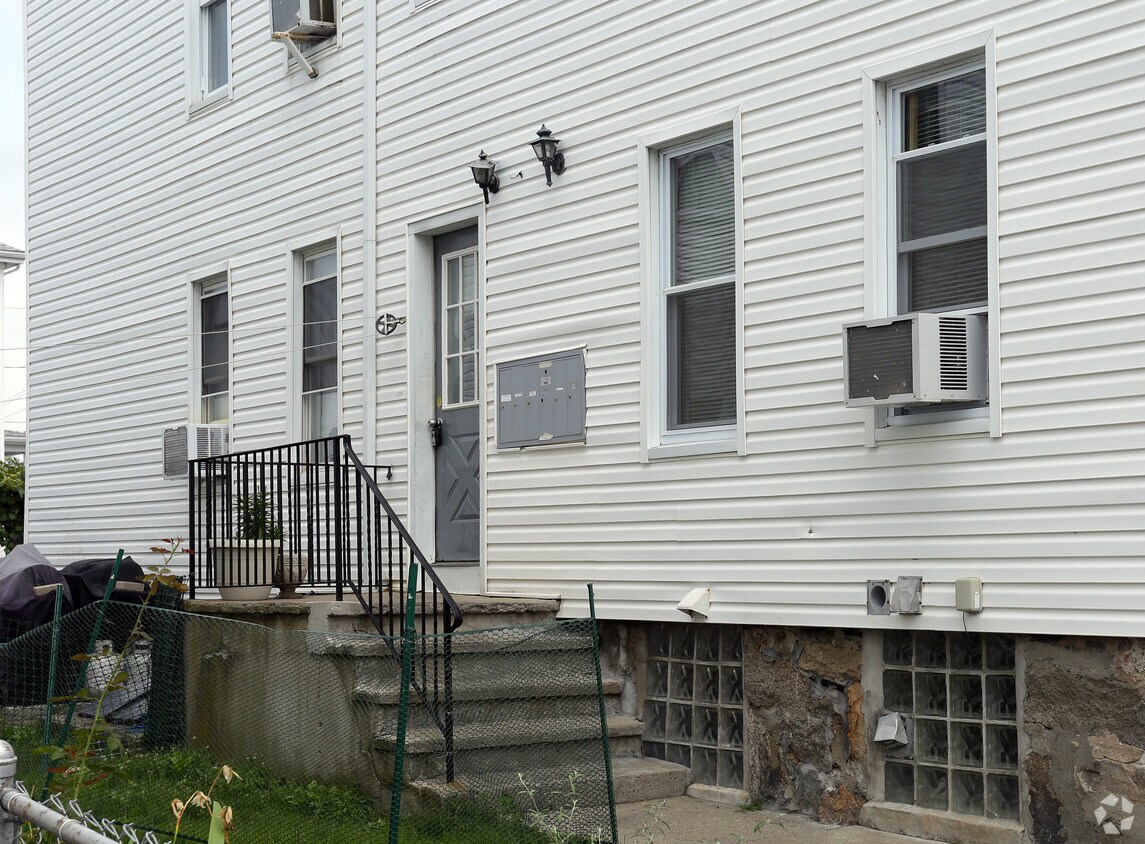 Building Photo - 56 Saint Mary St