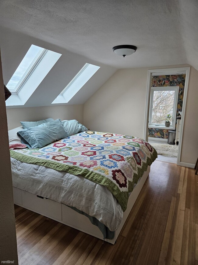 Building Photo - 3 br, 1.5 bath House - 611 West 32nd Street