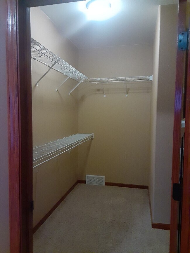 Foto del edificio - 958 Parkland Dr