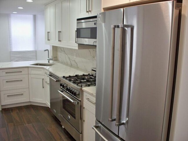 Foto del edificio - 1 bedroom in BROOKLYN NY 11203