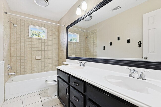 Foto del edificio - 15403 Redbud Leaf Ln