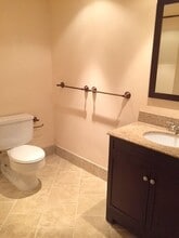 Building Photo - 802 Stratford Dr