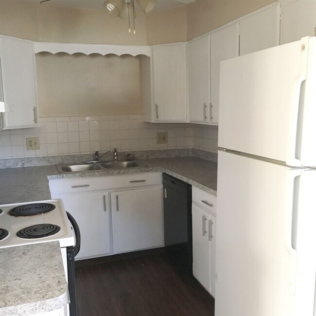 Foto del edificio - 2 br, 1 bath  - 132 Jones St Apt 5