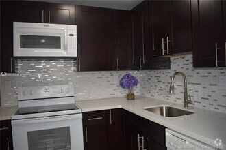 Building Photo - 512 Gardens Dr