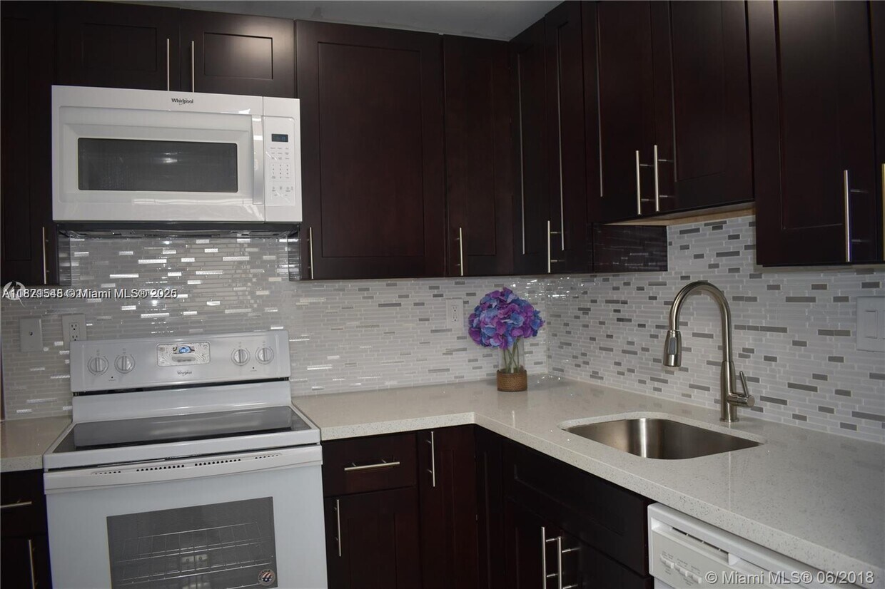 Foto principal - 512 Gardens Dr