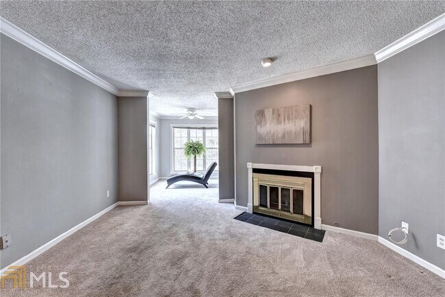 Foto del edificio - 1955 Indian Trail Lilburn Rd NW