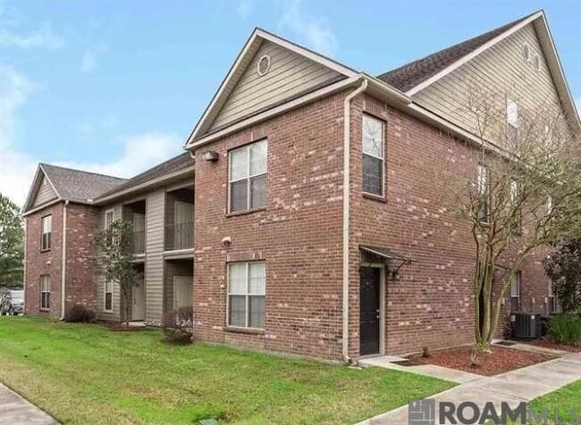 Building Photo - 7300 Burbank Dr