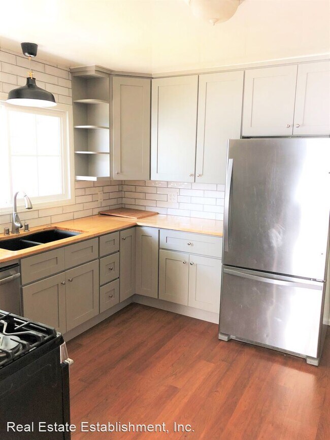 Building Photo - 4 br, 2 bath House - 545 W. Main Street