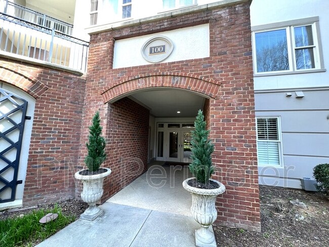 Building Photo - 11 Perimeter Center E