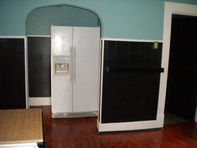 Building Photo - Pet friendly 3 bed 1.5 bath