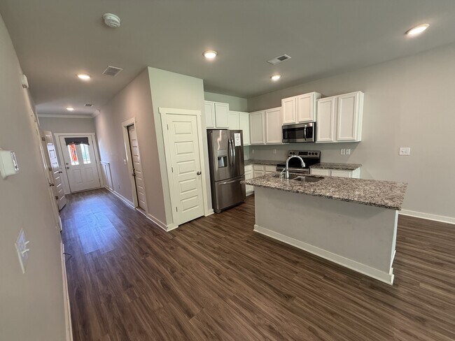 Foto del edificio - 640 The Heights Ln