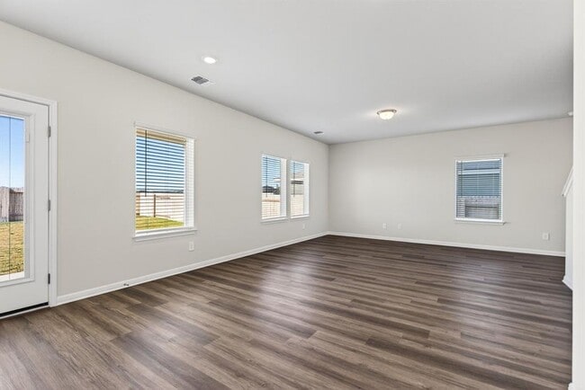 Building Photo - 145 Honey Bee Rd