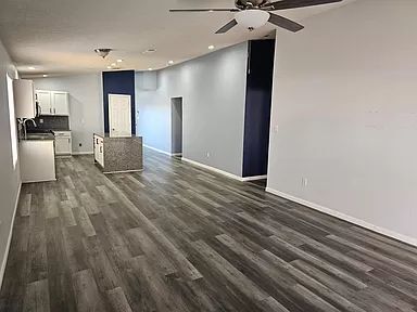 Building Photo - Come see this newly renovated 3 bed 2 bath...