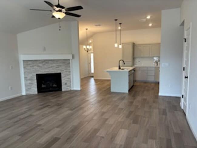 Building Photo - NEW HOME!