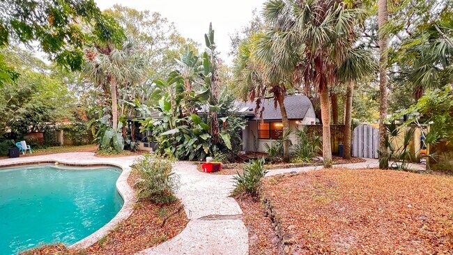 Foto del edificio - Available NOW! Wonderful, SPACIOUS 4 Bedro...