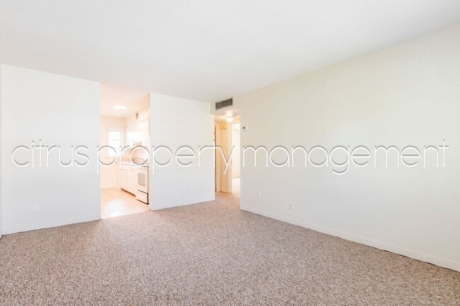 Building Photo - 3026 Fairway Ln