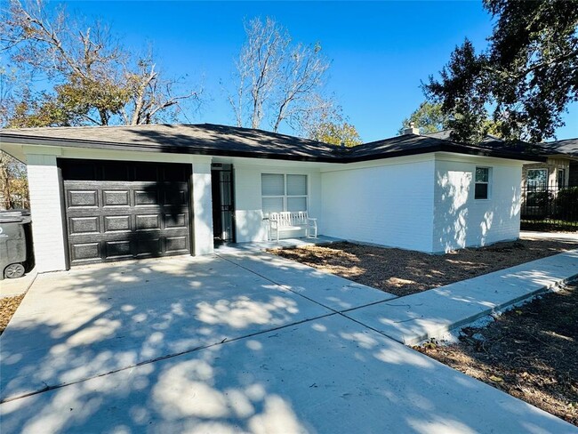 Building Photo - 3605 Barberry Dr