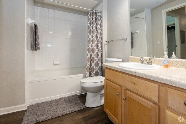 1BR, 1BA - 706SF - Bathroom - Retreat at City Center