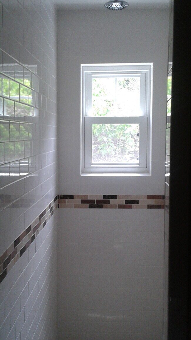 Baño - 902 P J McArdle Roadway