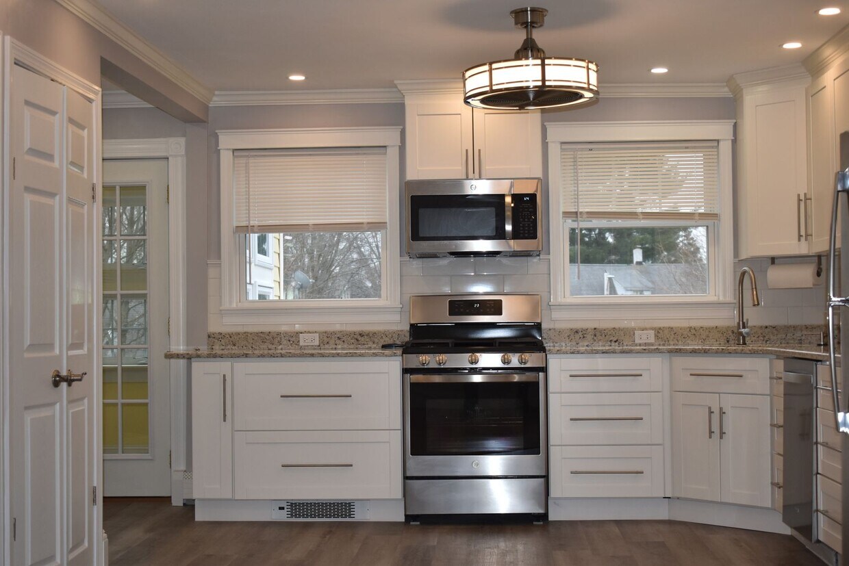 Primary Photo - 283 Sutton St