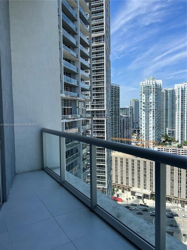 Building Photo - 465 Brickell Ave