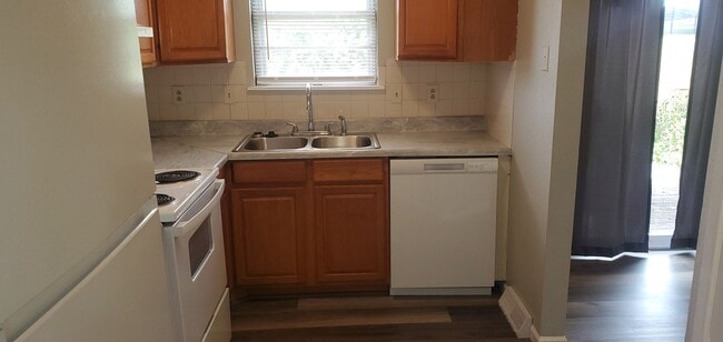 Building Photo - 4385-4387 Santa Anna Dr