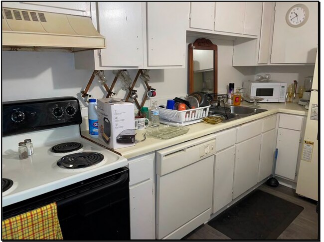 Building Photo - Spacious, three bedroom apartments in safe and quiet neighborhood of Charlotte