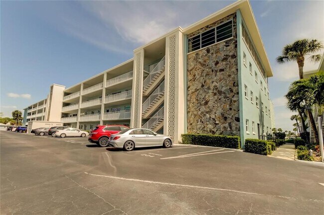 Foto del edificio - 6363 Gulf Winds Dr