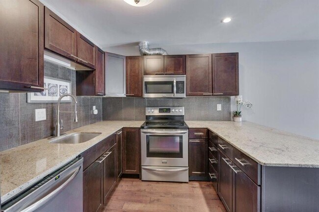 Building Photo - 5325 Fleetwood Oaks Ave