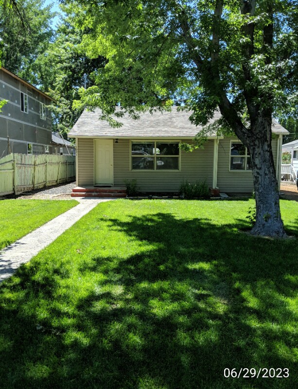 1021 Montana St, Gooding, ID 83330 House for Rent in Gooding, ID