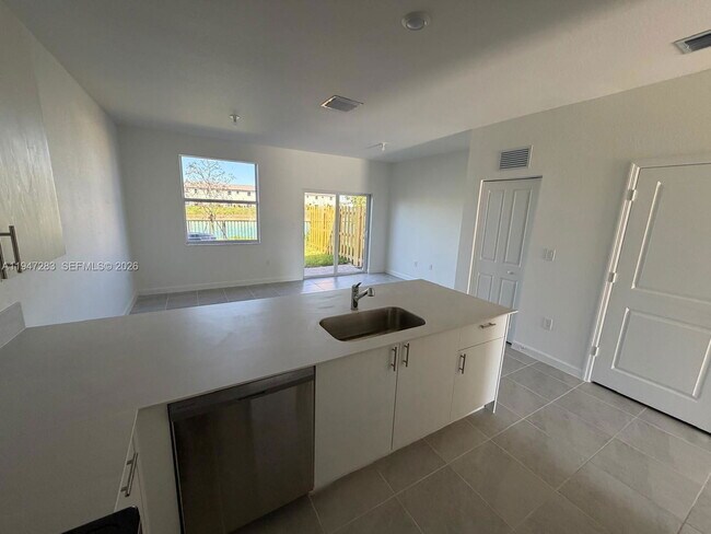 Foto del edificio - 2732 SE 26th Ave