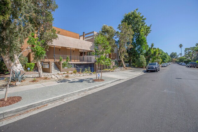 Building Photo - 5456 Hermitage Ave