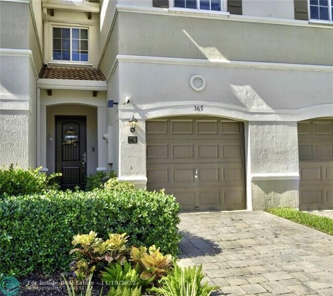 367 SE 1st Dr, Deerfield Beach, FL 33441 Townhouse for Rent in