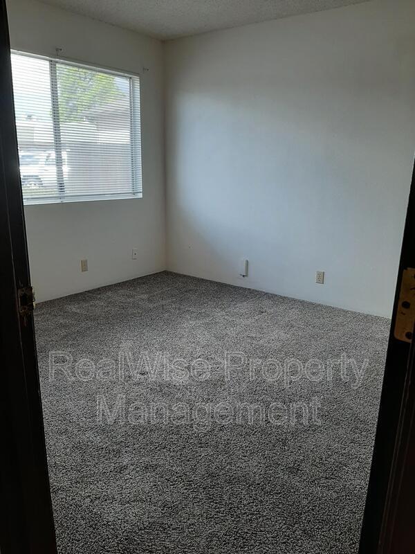 Building Photo - 332 NE 9th St