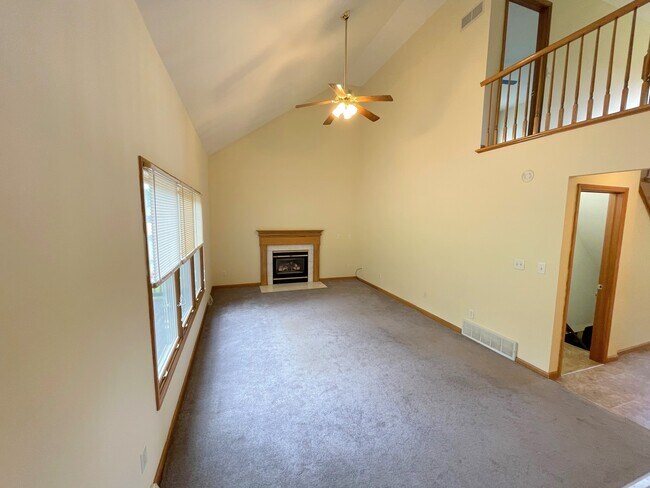 Foto del edificio - 220 Concord Hill Dr