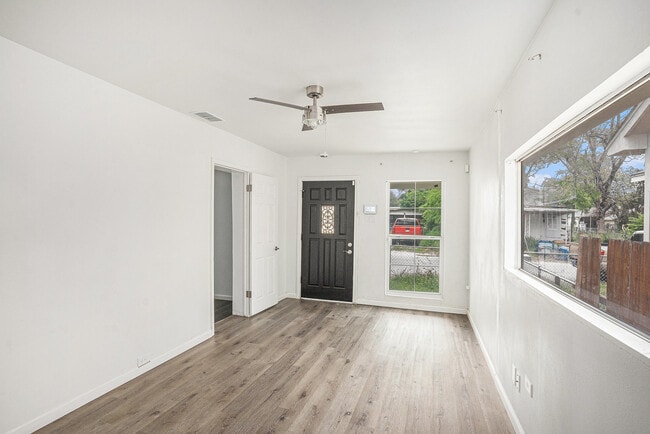 Building Photo - 614 Torreon St