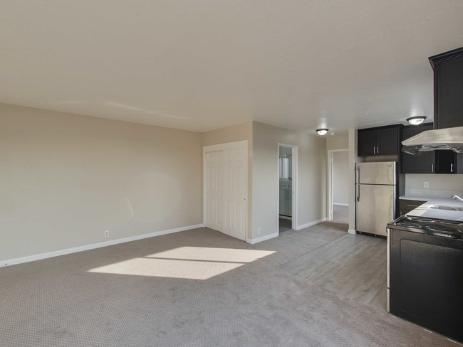 Building Photo - 1301 La Playa St