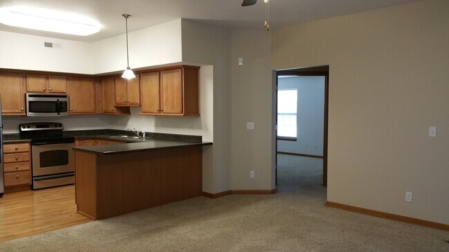 Building Photo - 2 bedroom, 2 bath condo in North Liberty