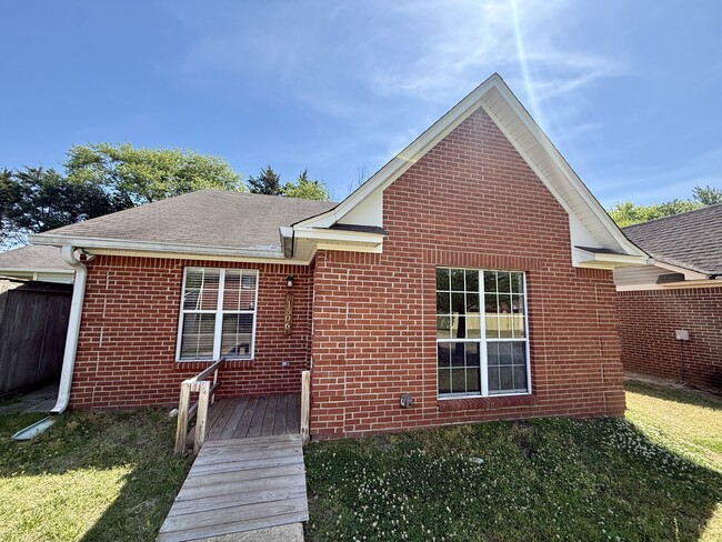 Building Photo - 1506 Remington Dr