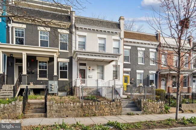 Foto del edificio - 621 Kenyon St NW