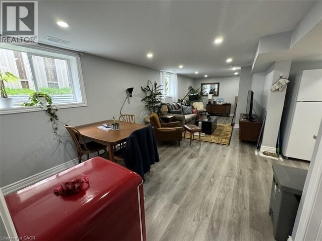 Building Photo - 29 Birchcliffe Crescent