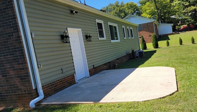 Building Photo - 1789 Hausman Dr
