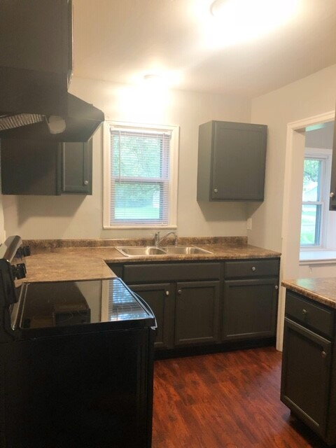 Foto del edificio - EAST SIDE 2 BEDROOM/2 BATH ALL BRICK RANCH AVAILABLE NOW!