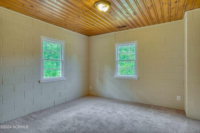 Building Photo - 705 Riggs Rd