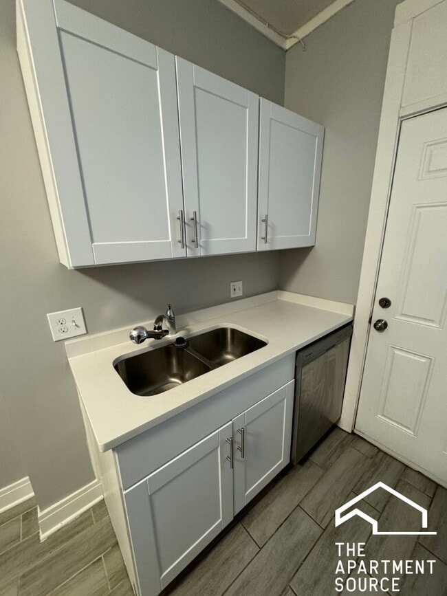 Foto del edificio - 2838 W Addison St